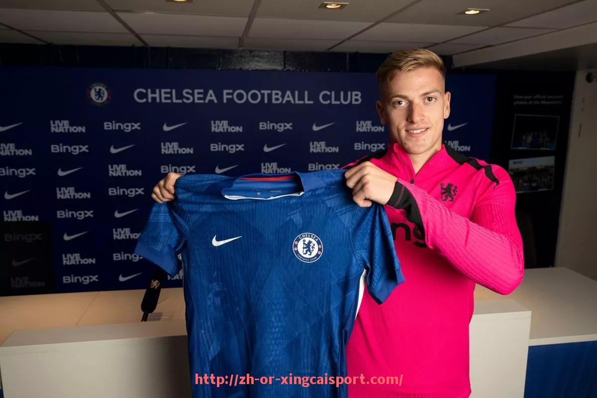 杏彩体育-英超赛季狼队主客场球衣设计亮点